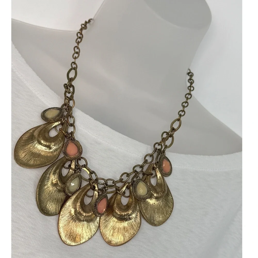 Eva Mendes by NY & Co Antique Gold Tone Bib Necklace Peach Cream Teardrop 103-09